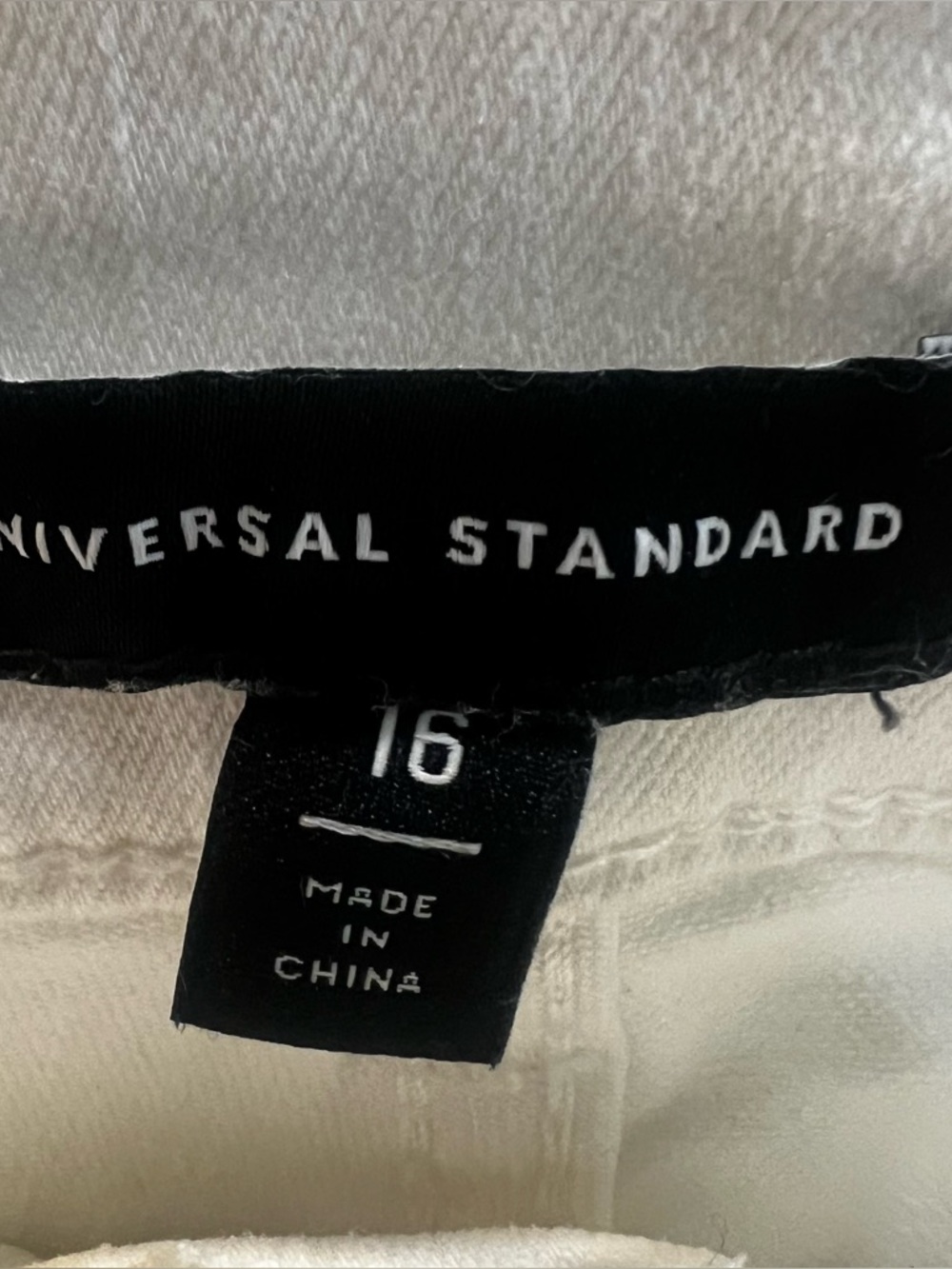 Universal Standard Etta High Rise Straight Leg Jeans 28 Inch - White - Picture 4 of 5